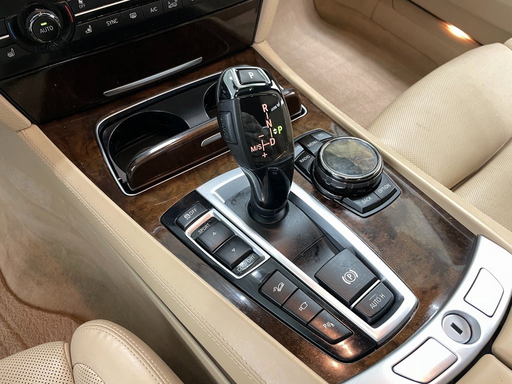 Used 2015 BMW 750Li xDrive image 34