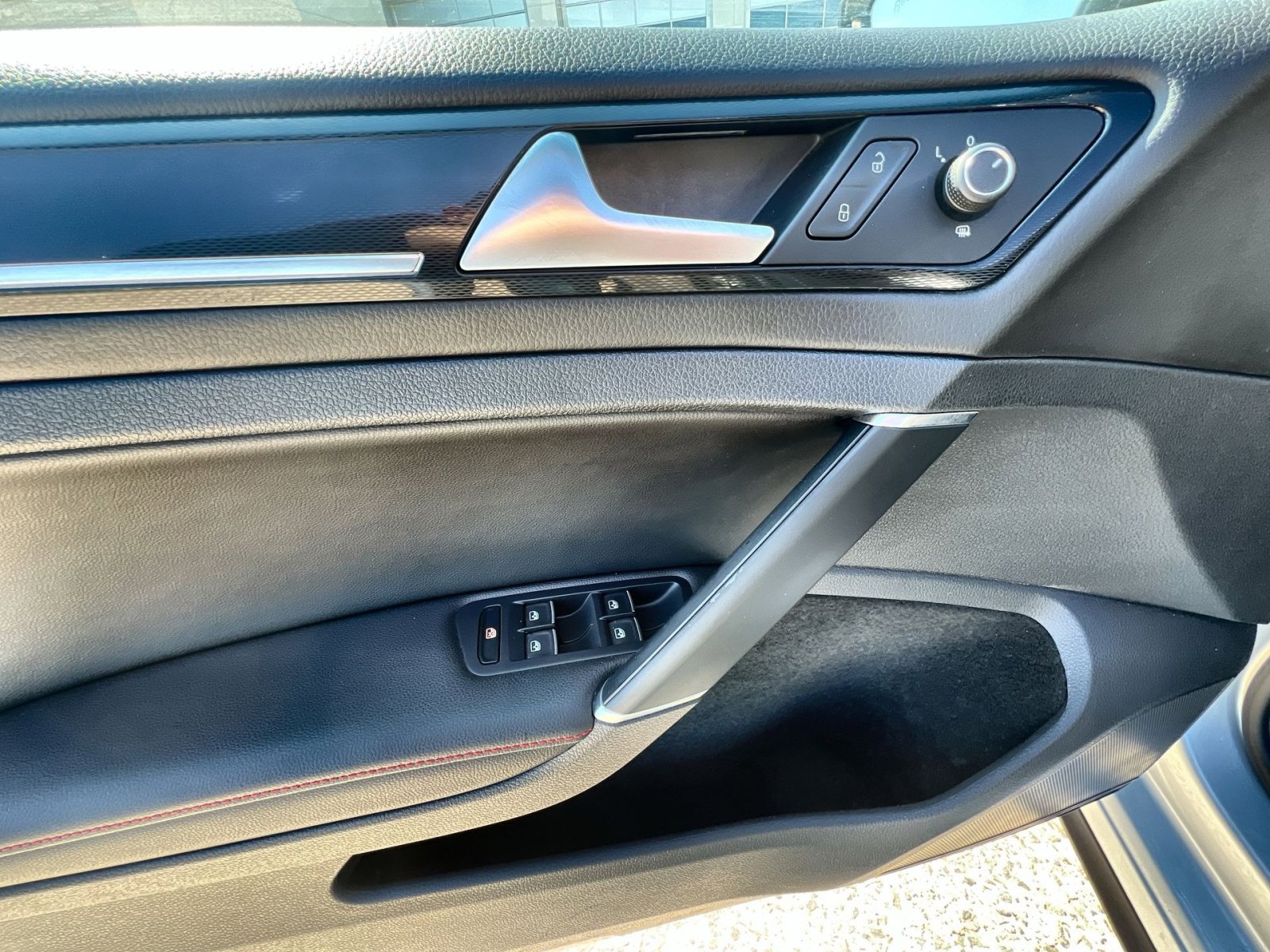 Used 2017 Volkswagen GTI Autobahn FWD image 23