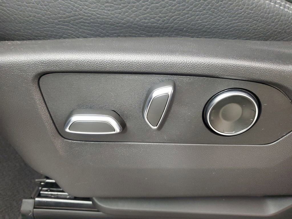 Used 2025 GMC Yukon Denali image 21