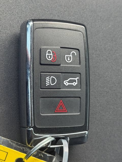 Used 2023 Land Rover Defender 130 SE AWD/4WD image 31