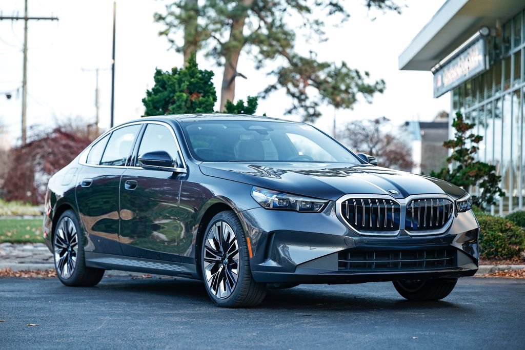 Used 2026 BMW 530i w/ Premium Package RWD image 1
