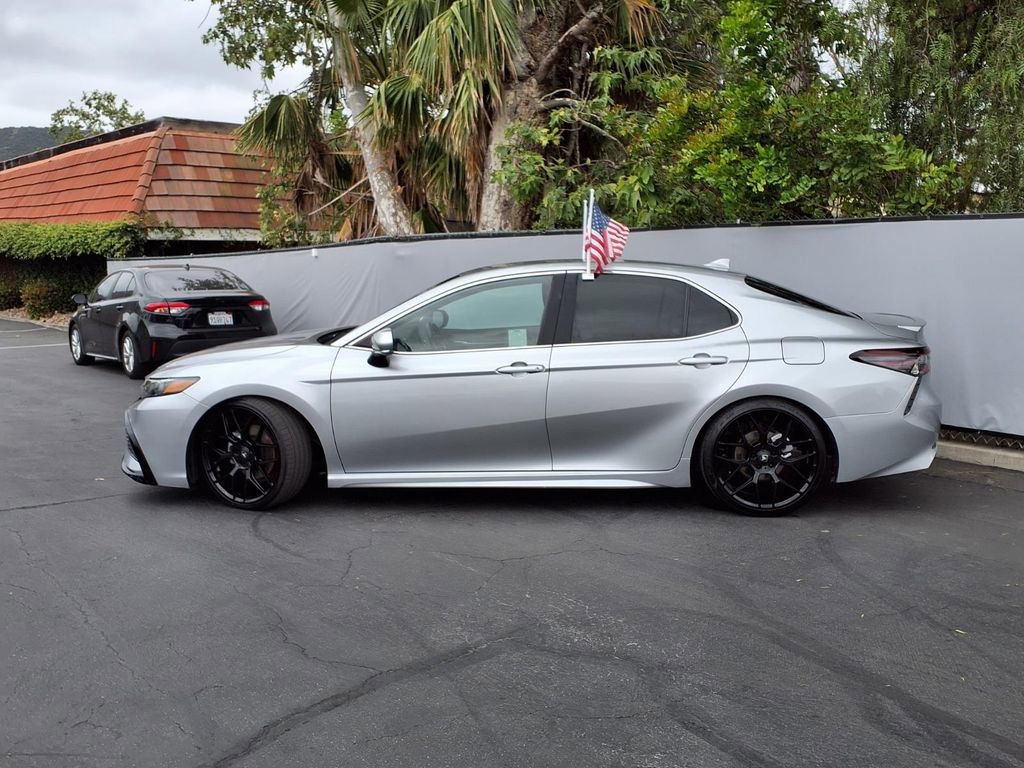 Used 2024 Toyota Camry SE FWD image 3