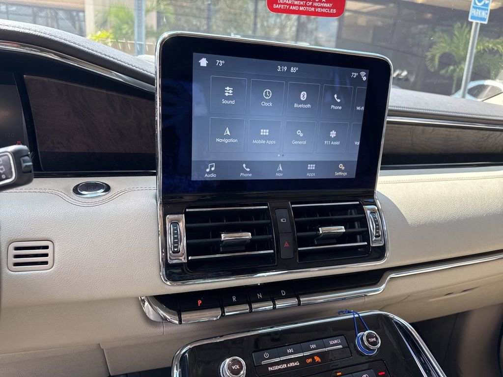 Used 2018 Lincoln Navigator Select image 9