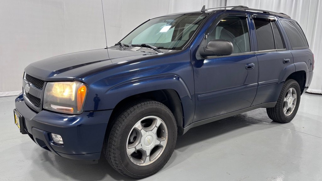 Used 2008 Chevrolet TrailBlazer LT w/ Sun And Sound Package AWD/4WD image 1