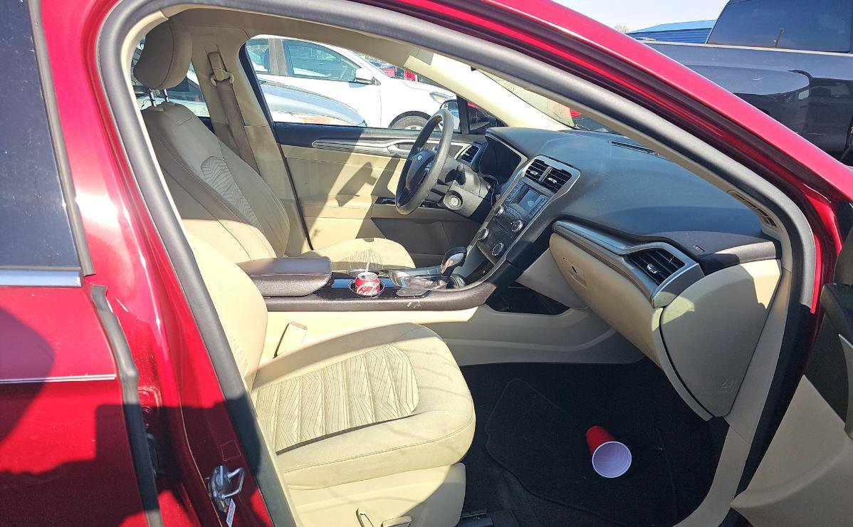 Used 2016 Ford Fusion SE FWD image 8