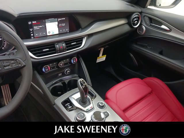 Used 2022 Alfa Romeo Stelvio Veloce AWD/4WD image 26
