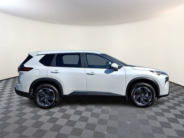 Certified 2026 Nissan Rogue SV FWD image 7