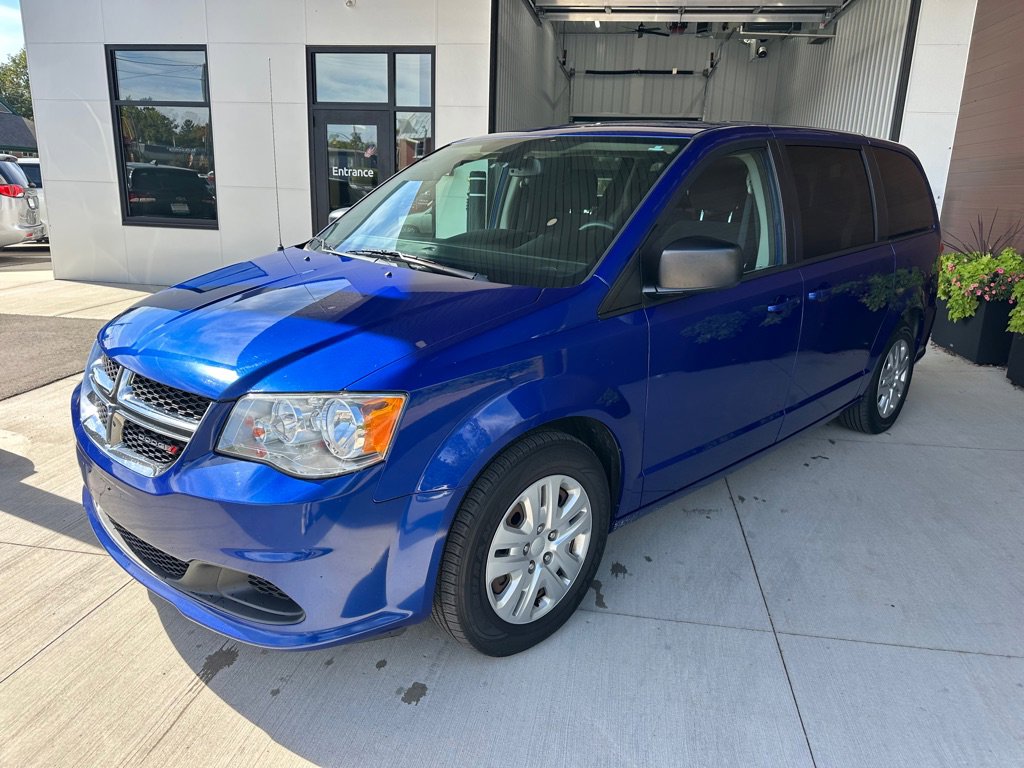 Used 2018 Dodge Grand Caravan SE w/ UConnect Hands-Free Group FWD image 3