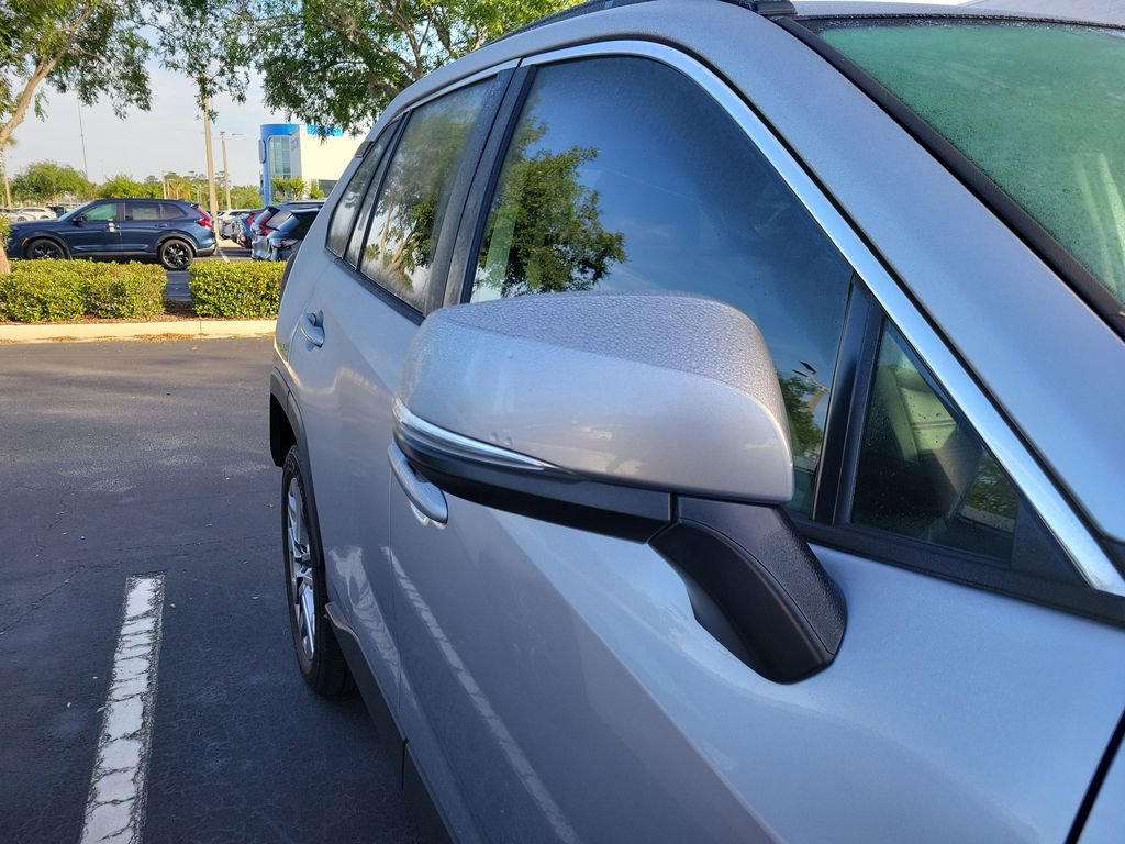 Used 2022 Toyota RAV4 XLE Premium image 10