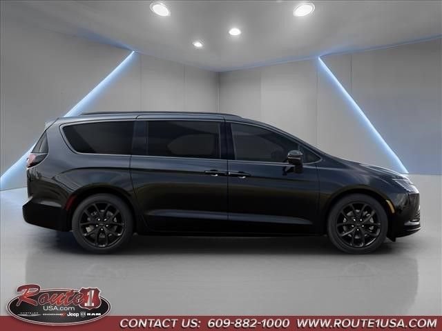 New 2027 Chrysler Pacifica Limited AWD/4WD image 22