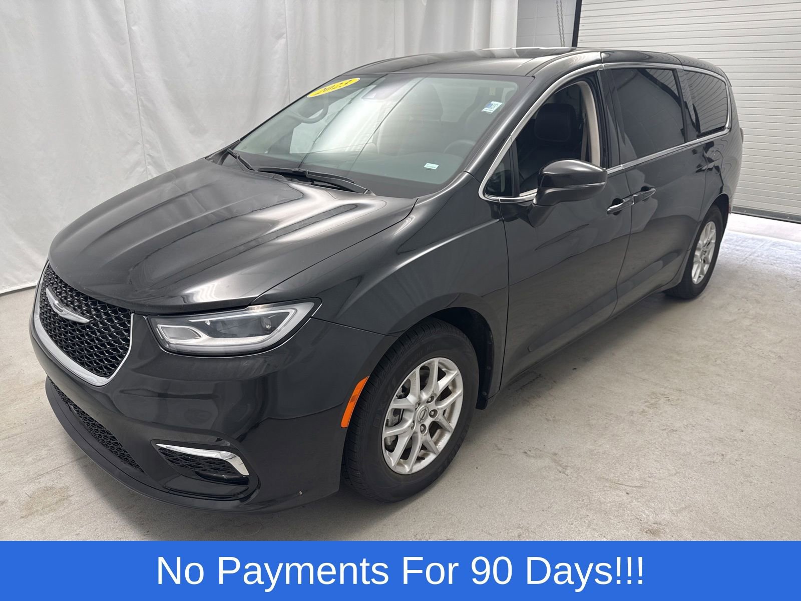 Used 2023 Chrysler Pacifica Touring-L FWD image 6
