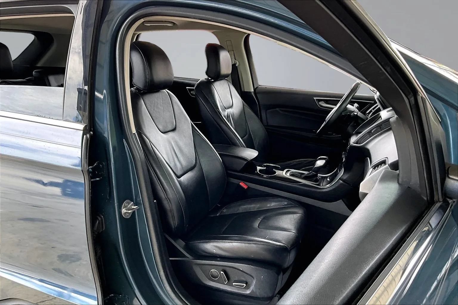 Used 2016 Ford Edge Titanium w/ Technology Package FWD image 25