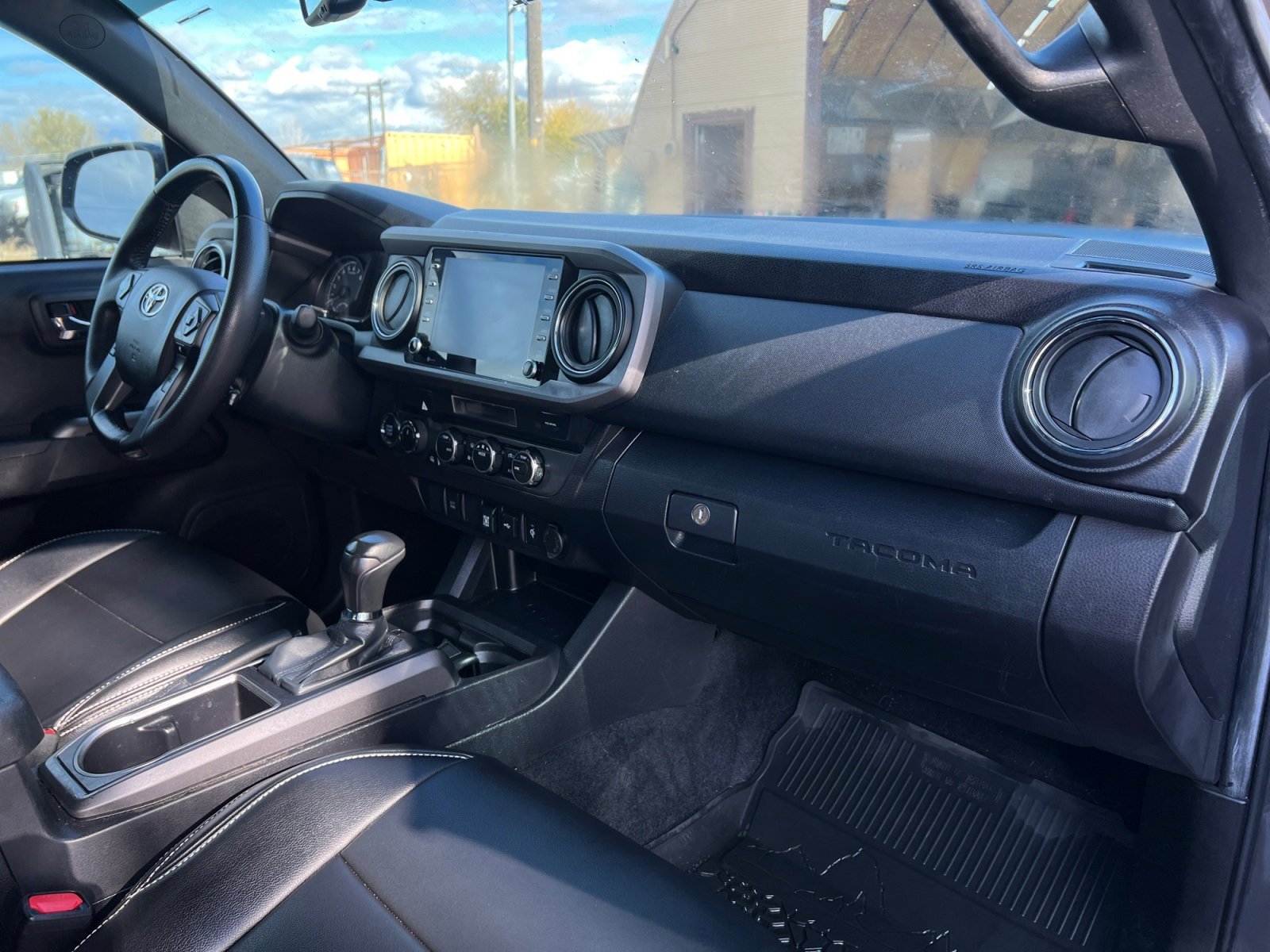 Used 2022 Toyota Tacoma TRD Off-Road image 16