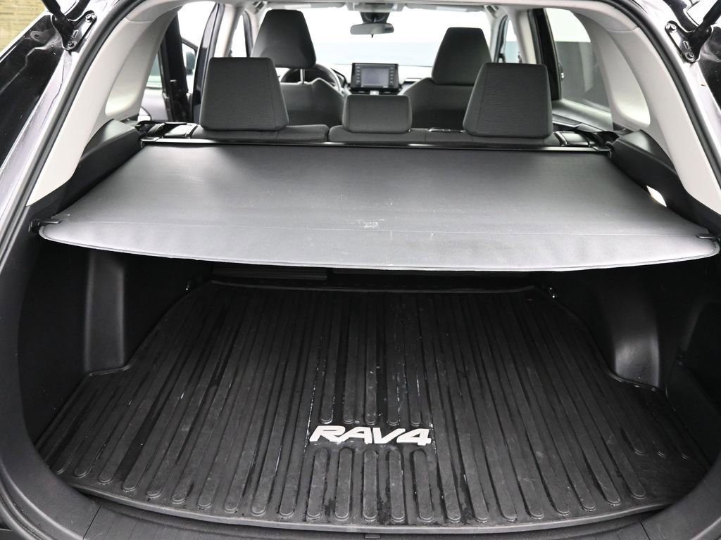 Used 2022 Toyota RAV4 LE image 14