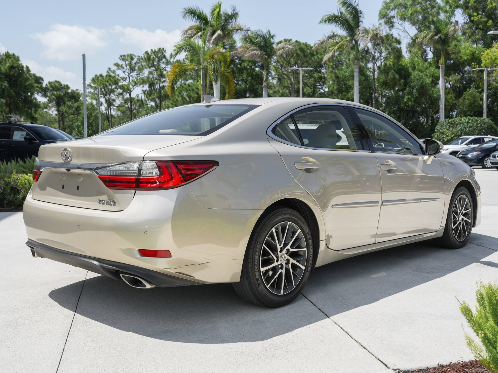 Used 2018 Lexus ES 350 w/ Luxury Package w/Wood Trim FWD image 10