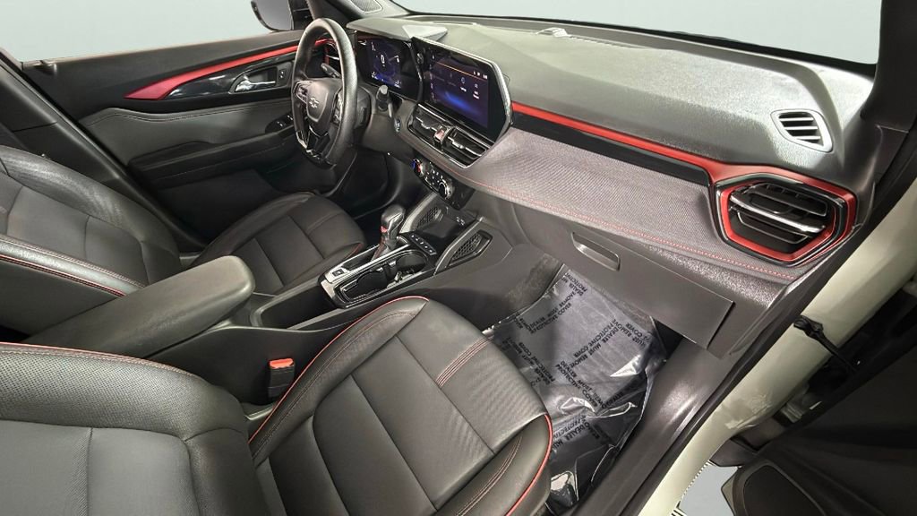 Certified 2024 Chevrolet TrailBlazer RS w/ Driver Confidence Package image 35