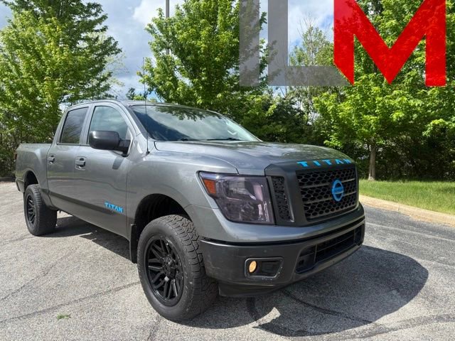 Used 2017 Nissan Titan 4x4 Crew Cab image 1