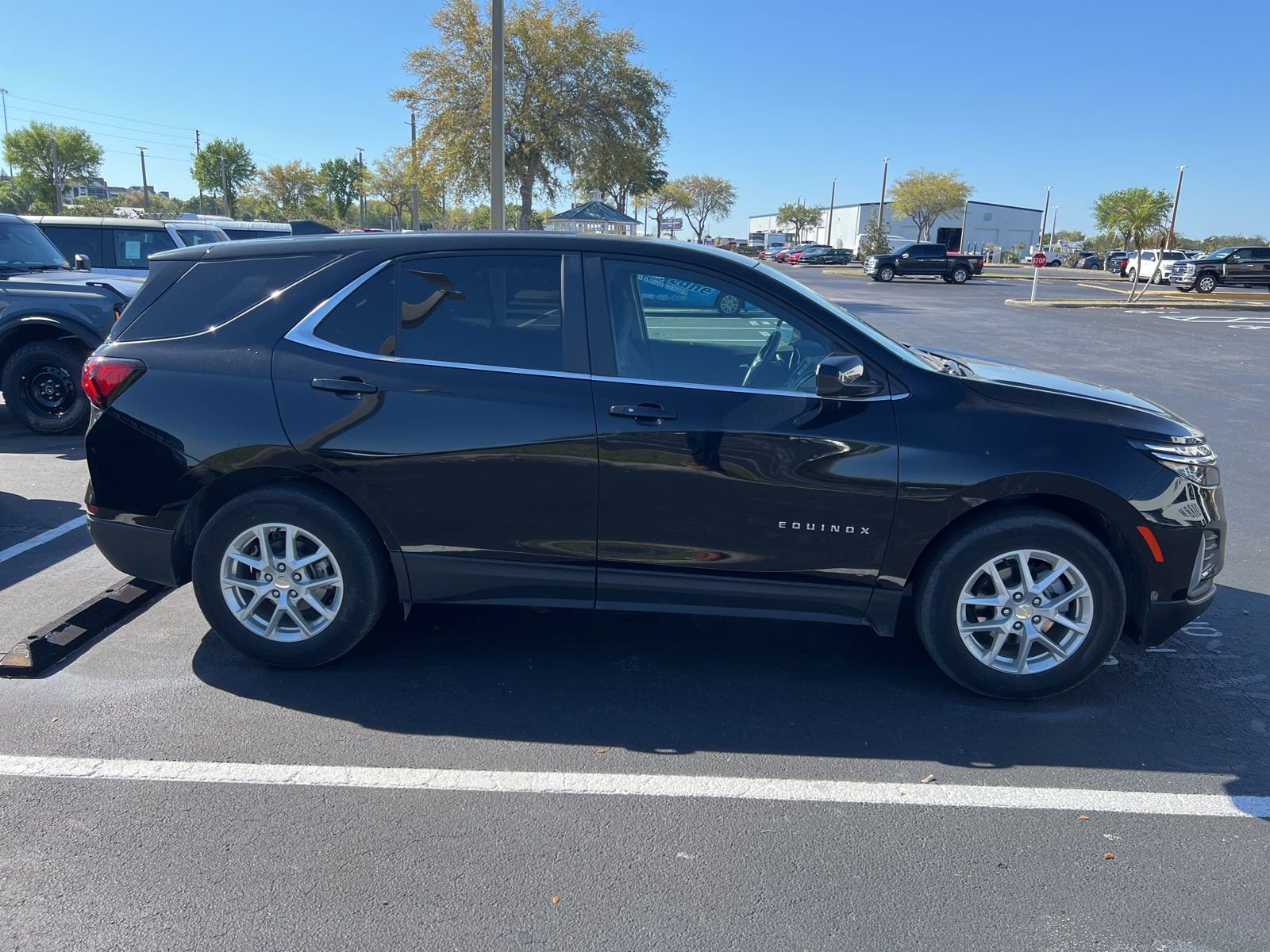 Used 2024 Chevrolet Equinox LT image 2