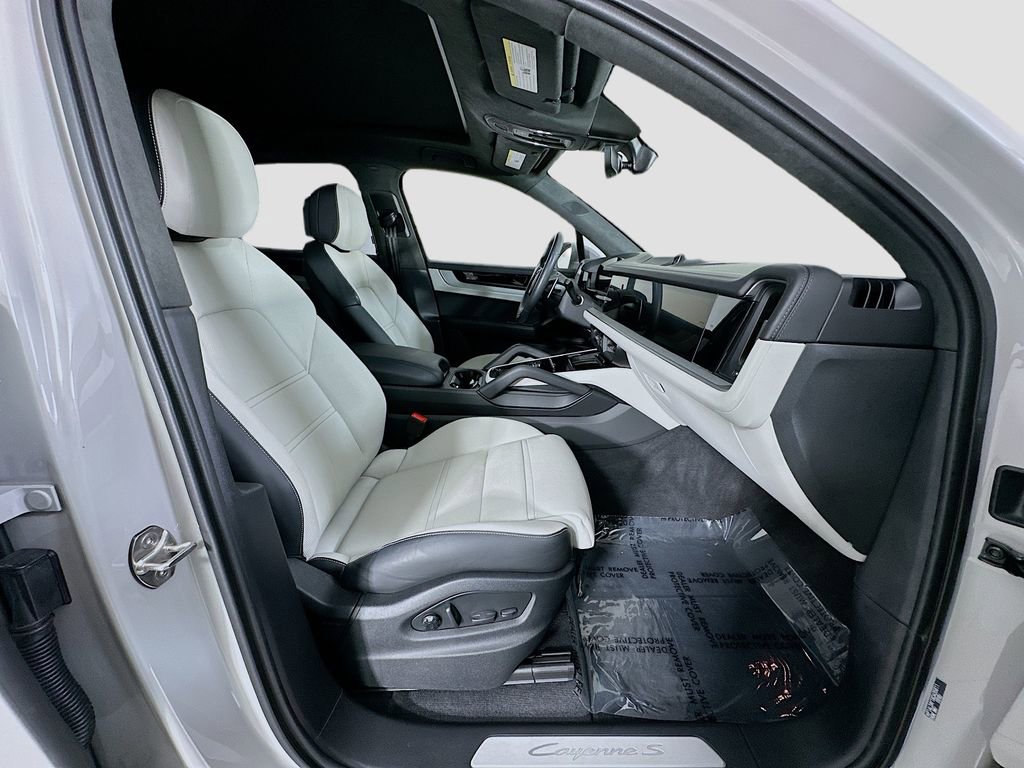 Certified 2024 Porsche Cayenne S AWD/4WD image 31