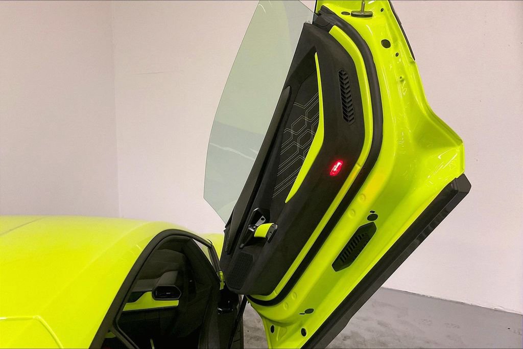 Used 2025 Lamborghini Revuelto image 32