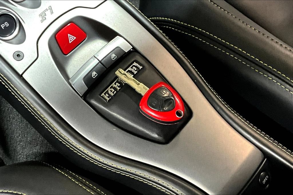 Used 2013 Ferrari 458 Italia Coupe RWD image 28