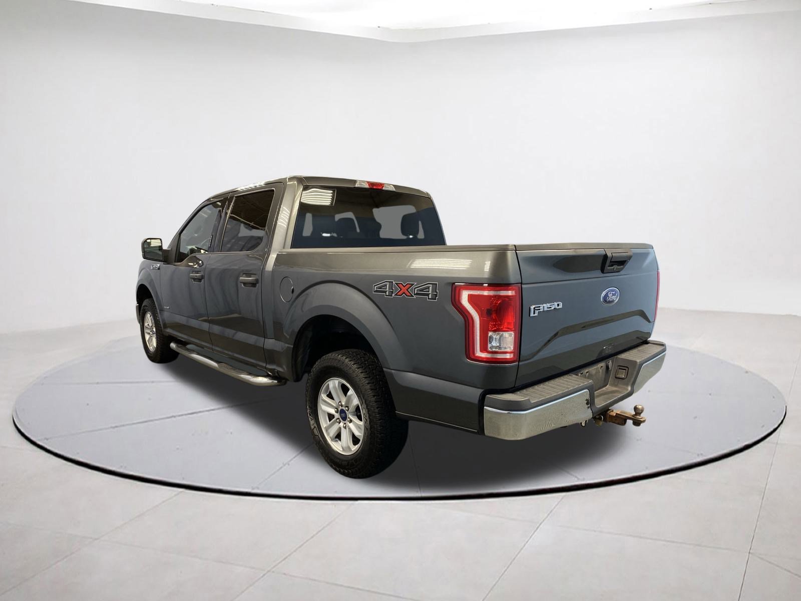 Used 2016 Ford F150 XLT w/ Trailer Tow Package image 4