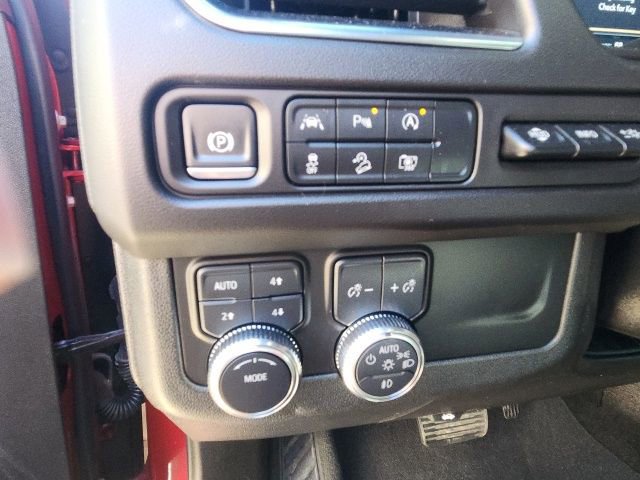 Used 2024 GMC Yukon AT4 w/ Technology Package image 29