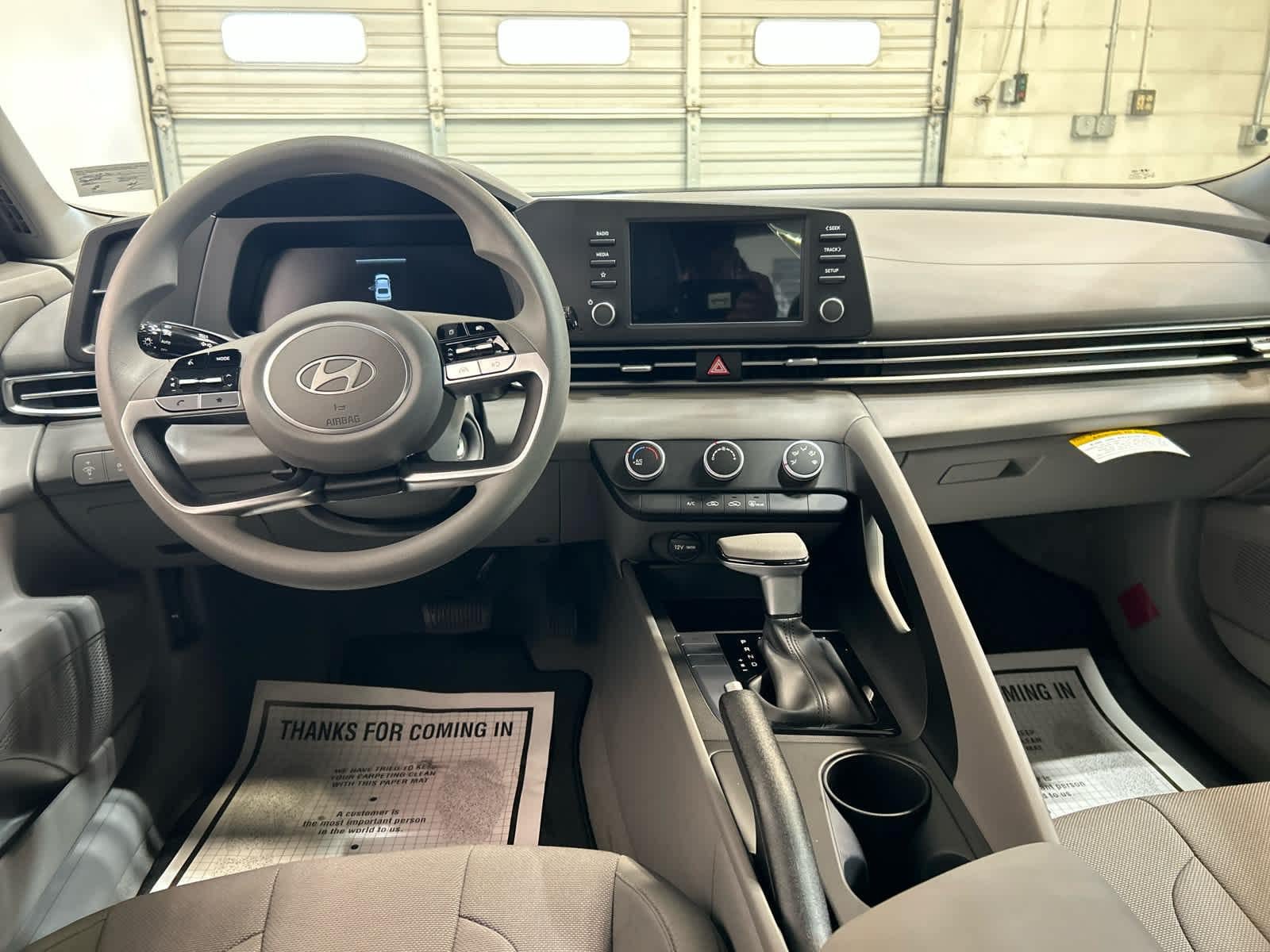 New 2026 Hyundai Elantra SE FWD image 4