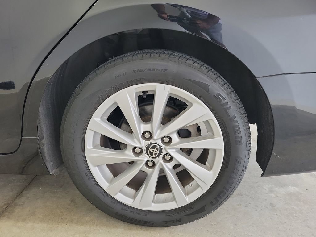 Used 2022 Toyota Camry LE FWD image 11