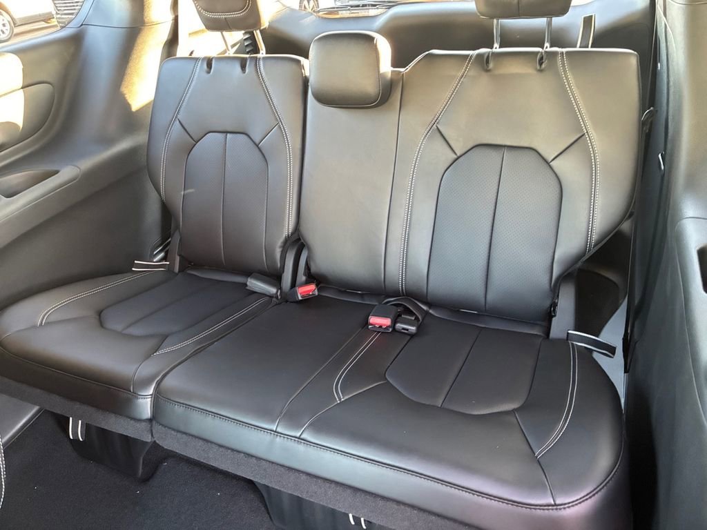 New 2026 Chrysler Pacifica Select FWD image 5