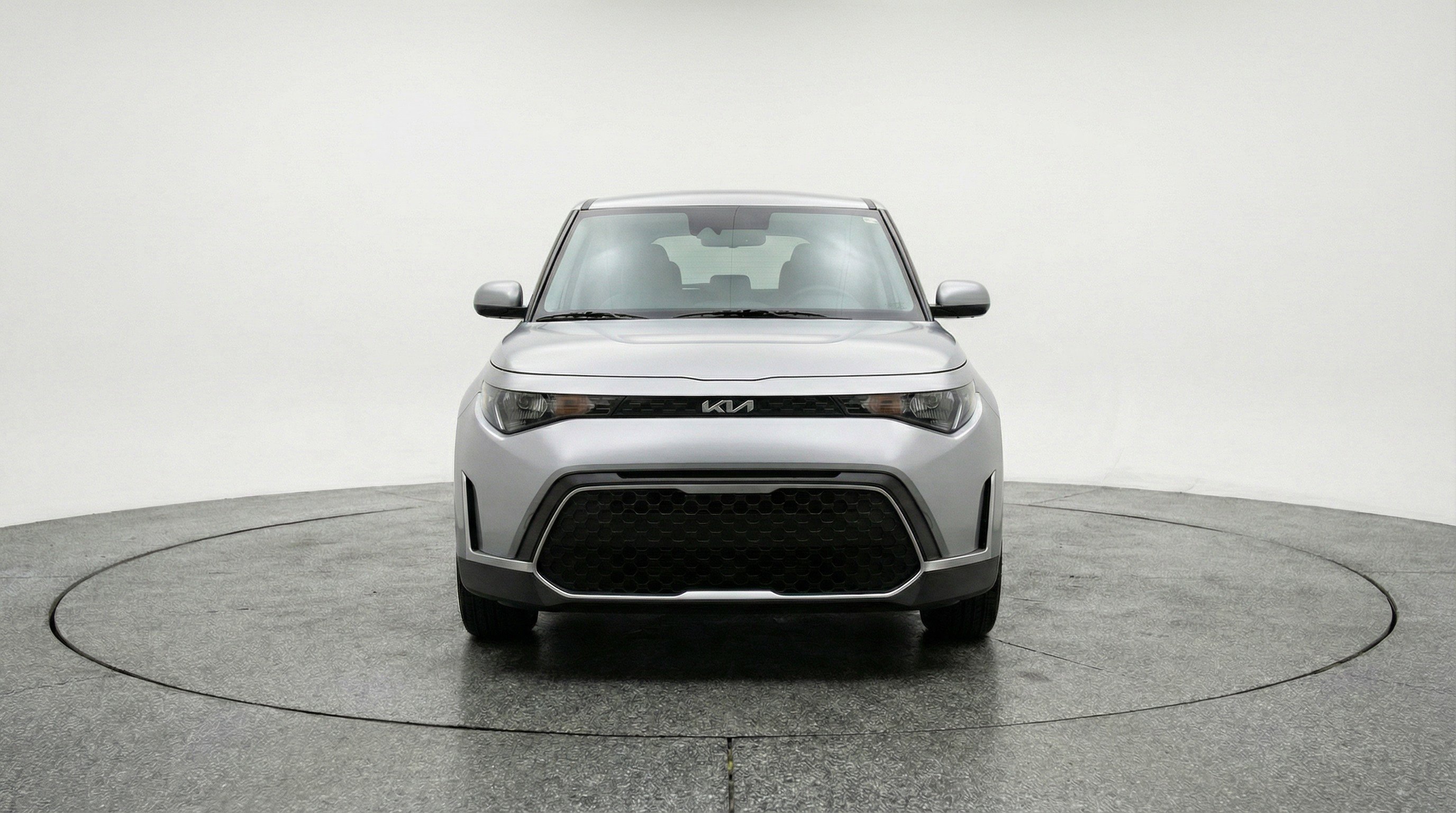 Used 2025 Kia Soul LX w/ LX Technology Package image 2