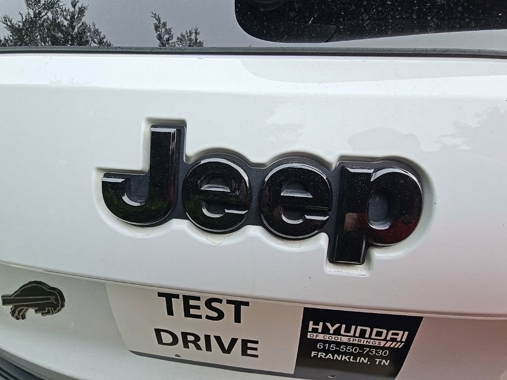 Used 2022 Jeep Grand Cherokee Laredo X AWD/4WD image 7