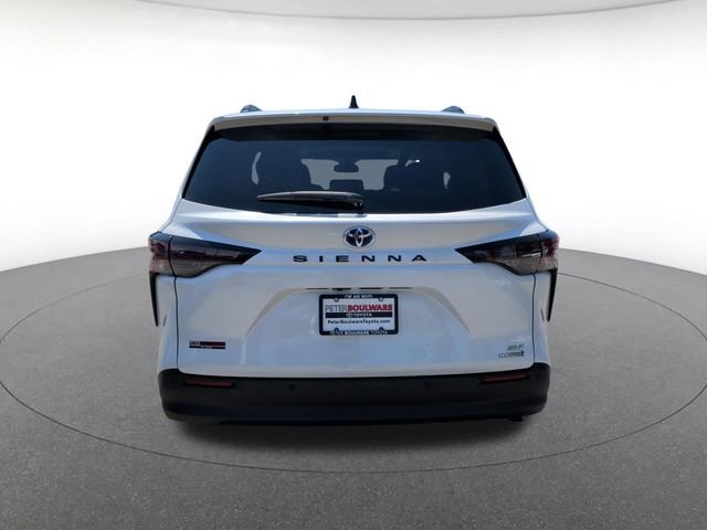 Used 2023 Toyota Sienna XLE FWD image 5