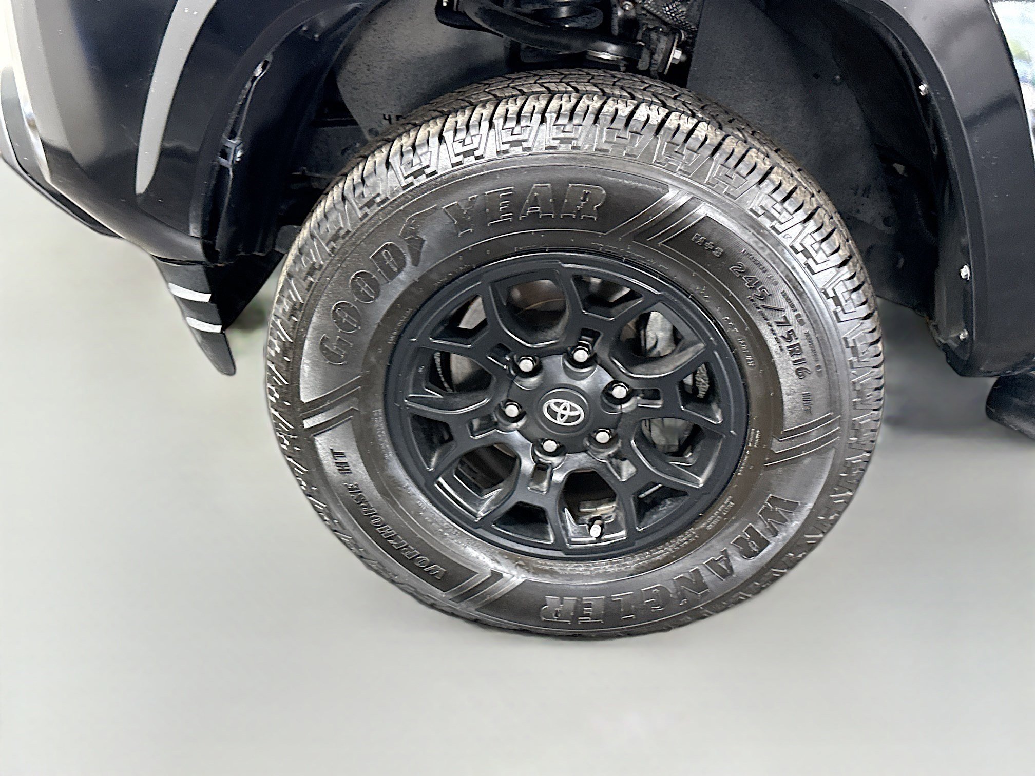 Used 2022 Toyota Tacoma SR5 w/ Technology Package image 37
