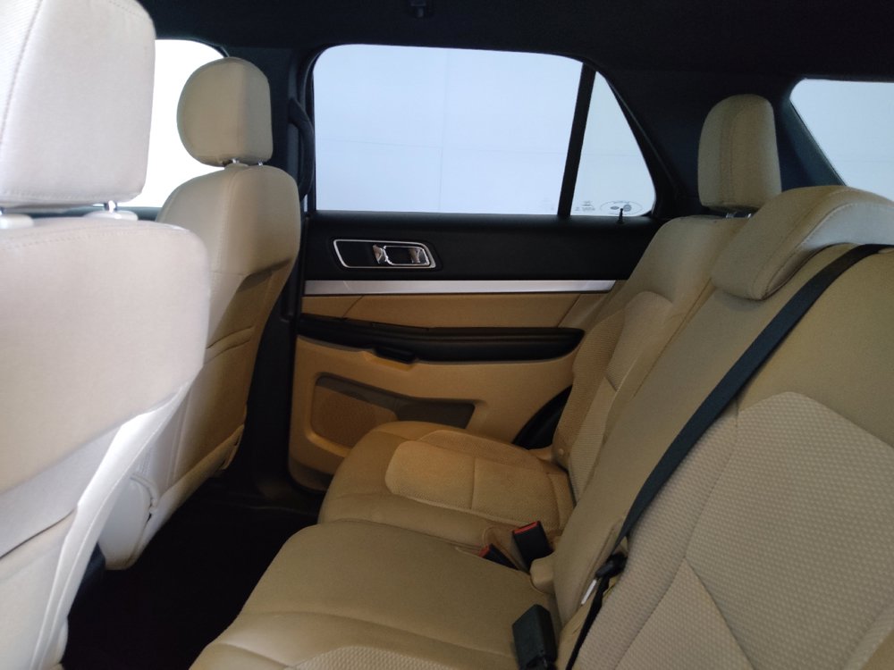 Used 2017 Ford Explorer XLT FWD image 18