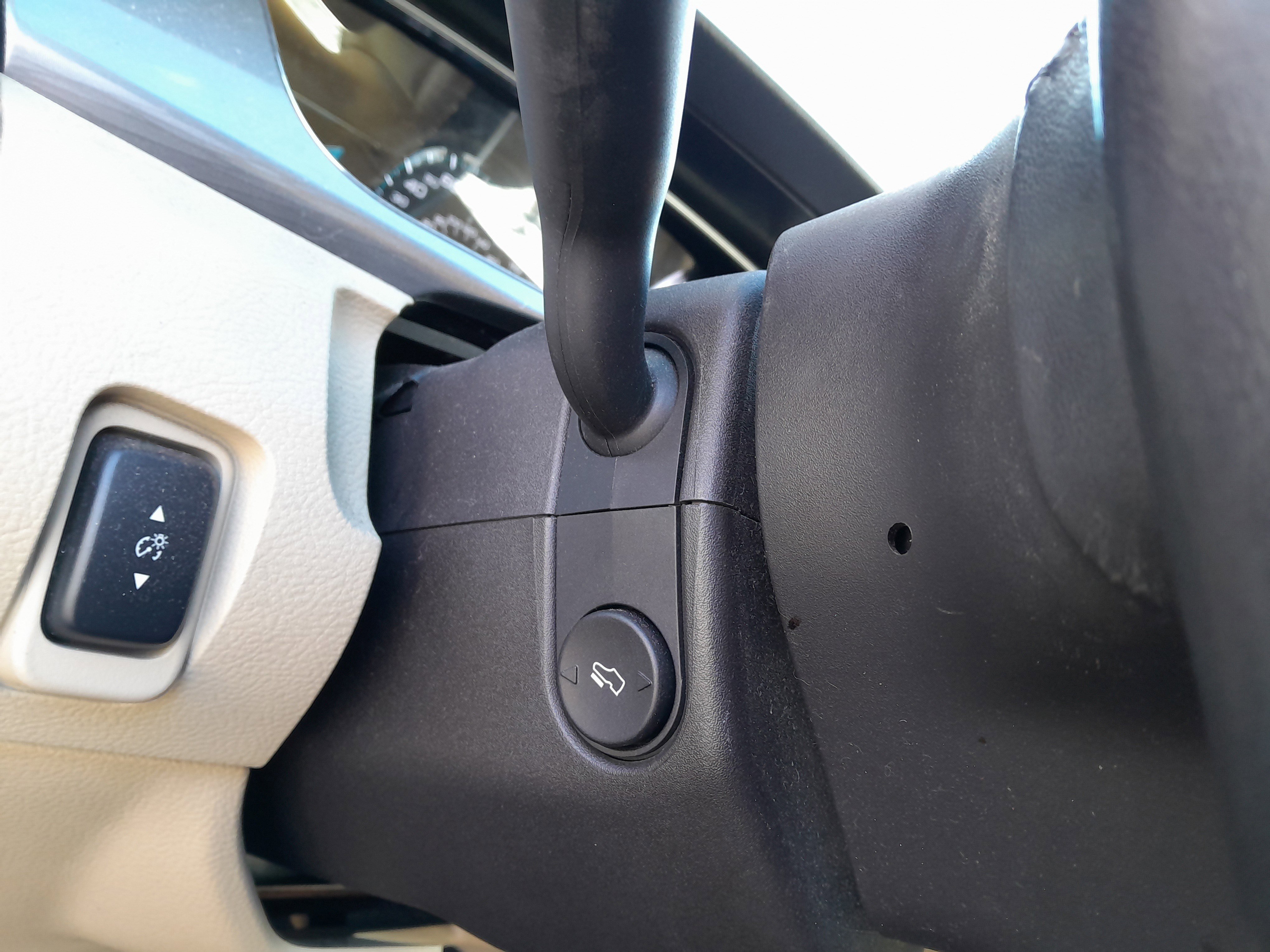 Used 2015 Ford Taurus SEL w/ Equipment Group 201A image 14