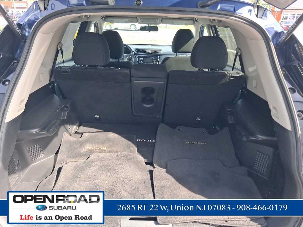 Used 2017 Nissan Rogue S w/ Appearance Package AWD/4WD image 10