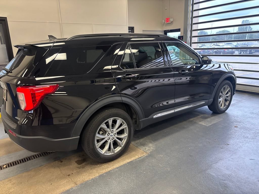 Used 2023 Ford Explorer XLT w/ Equipment Group 202A AWD/4WD image 7