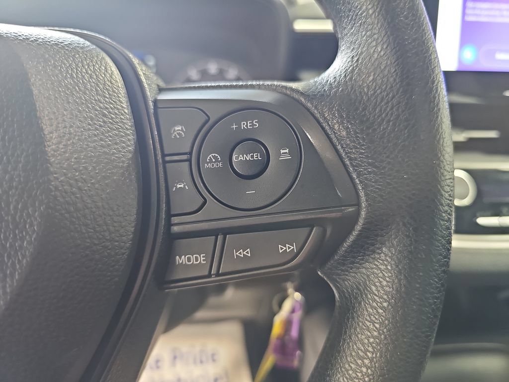 Used 2025 Toyota Corolla LE FWD image 17