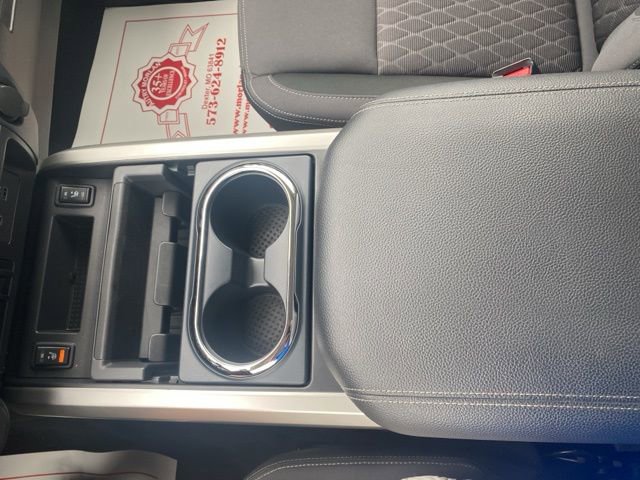 Used 2024 Nissan Titan SV w/ SV Convenience Package image 24