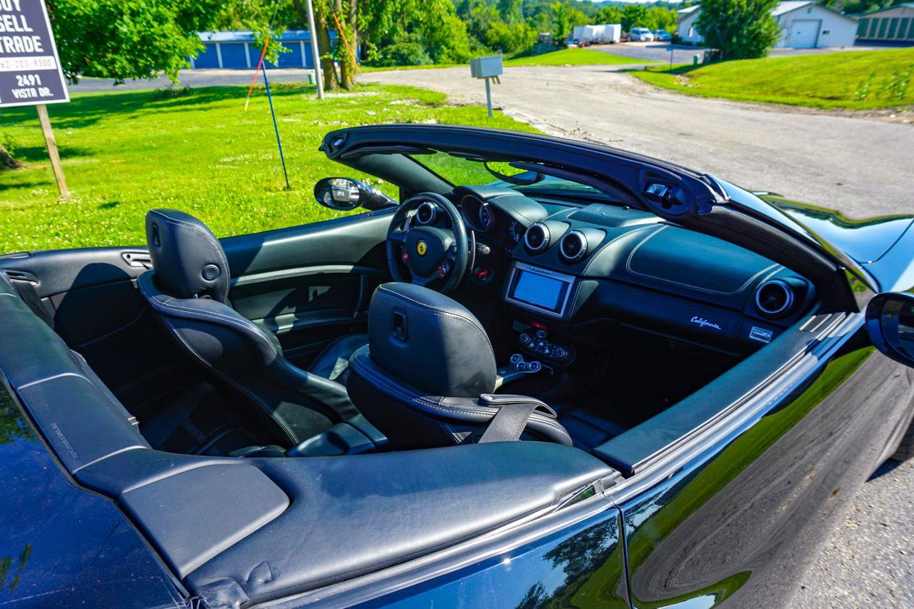 Used 2011 Ferrari California RWD image 38
