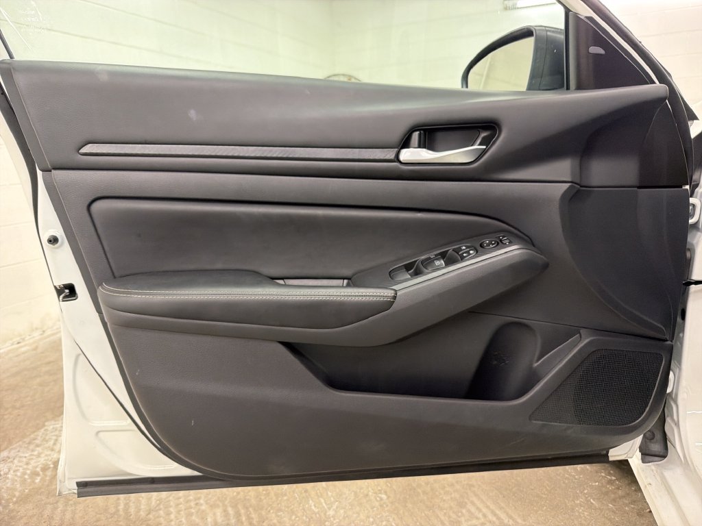 Used 2025 Nissan Altima 2.5 SV FWD image 16