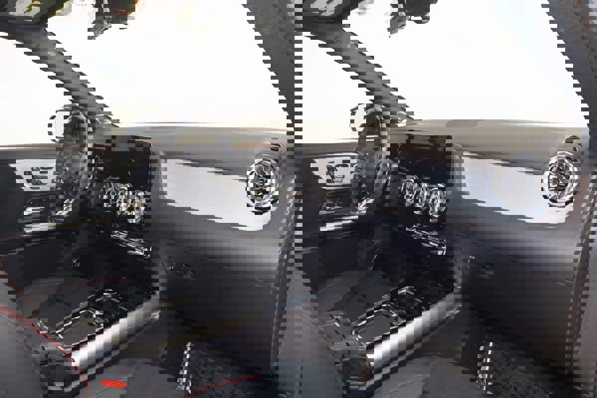 Used 2024 Mercedes-Benz GLA 35 AMG 4MATIC image 65