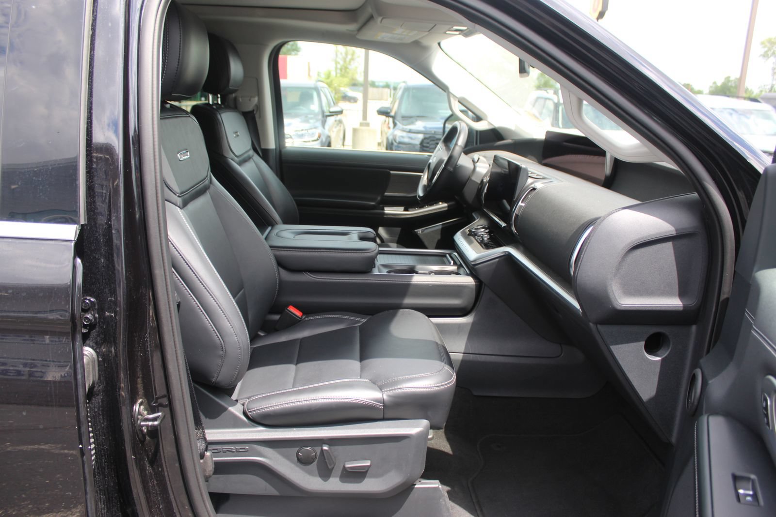 Used 2025 Ford Expedition Max Platinum AWD/4WD image 12