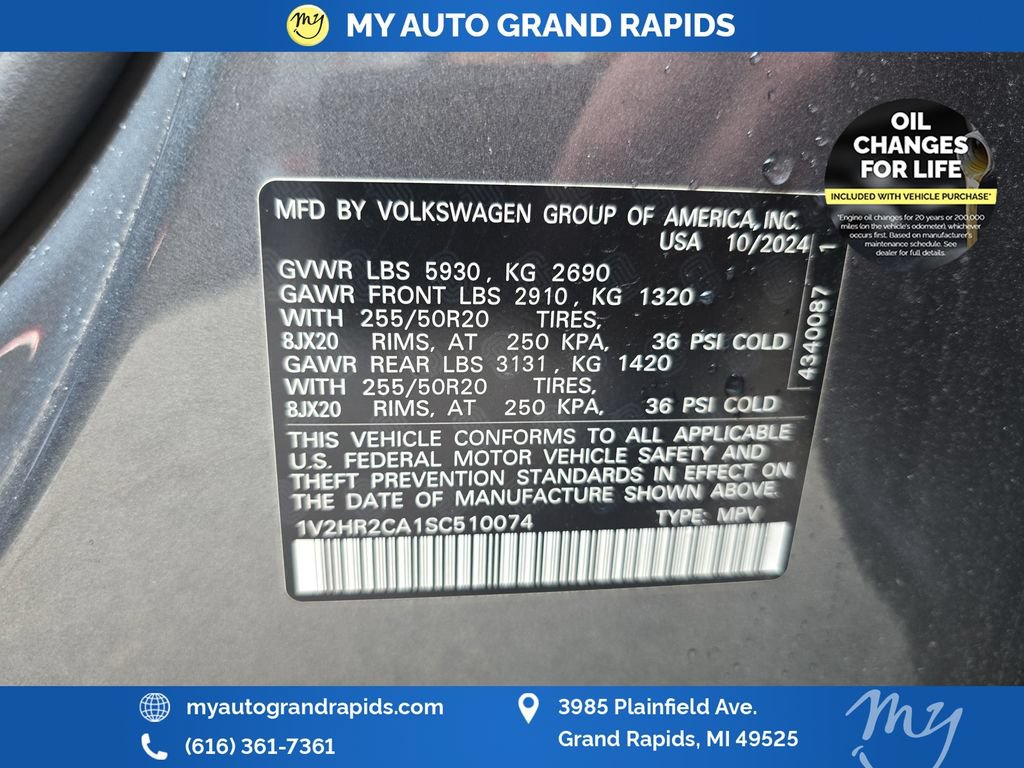 Used 2025 Volkswagen Atlas SE AWD/4WD image 45