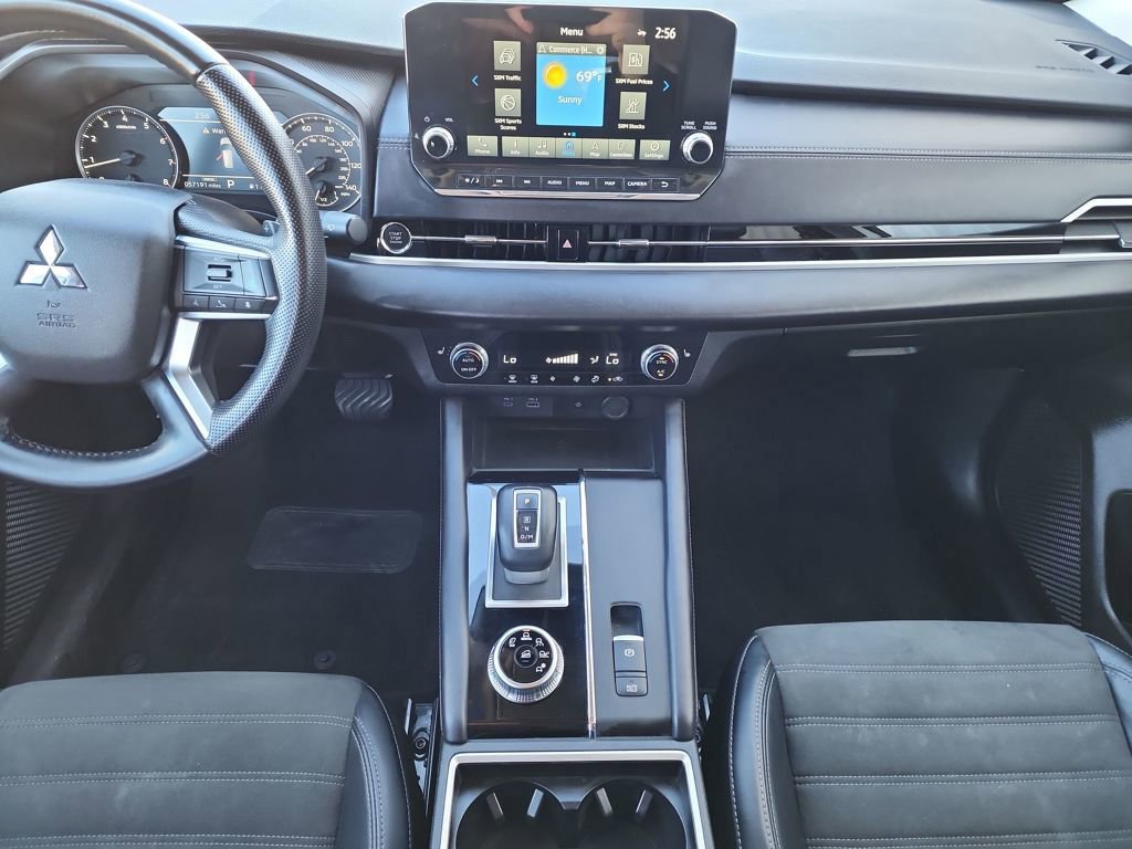 Used 2024 Mitsubishi Outlander SE Black Edition image 25