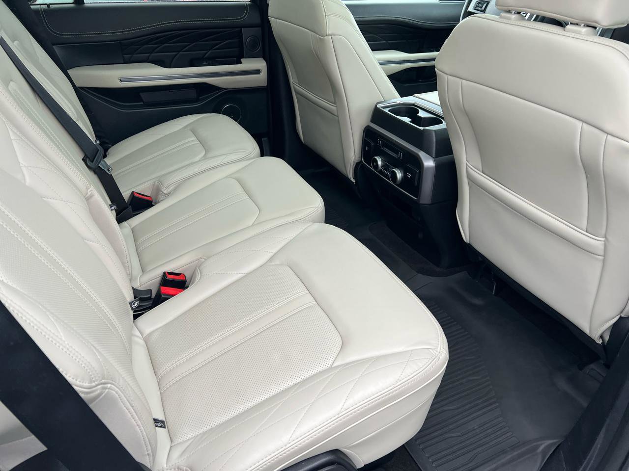 Used 2020 Ford Expedition Platinum image 18