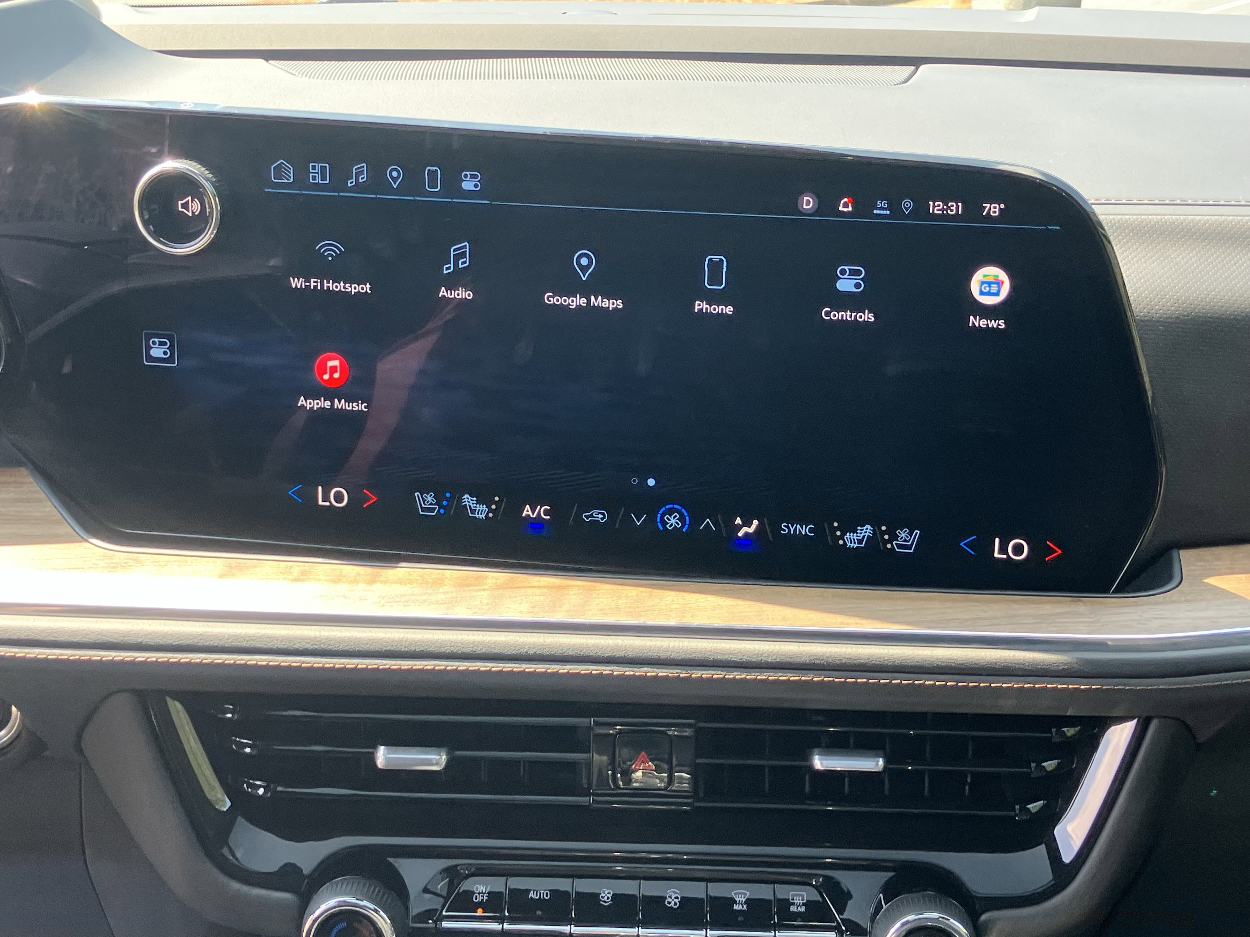 Used 2025 Chevrolet Suburban High Country w/ Sun And Tow Package image 26