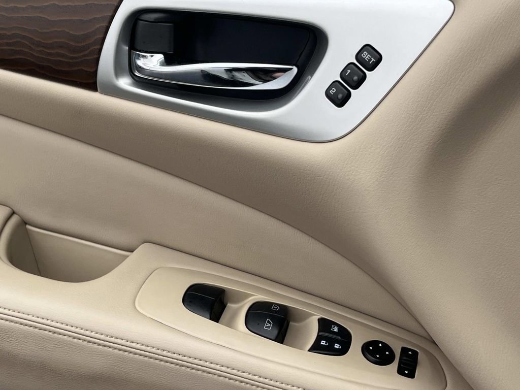 Used 2019 Nissan Pathfinder Platinum image 18
