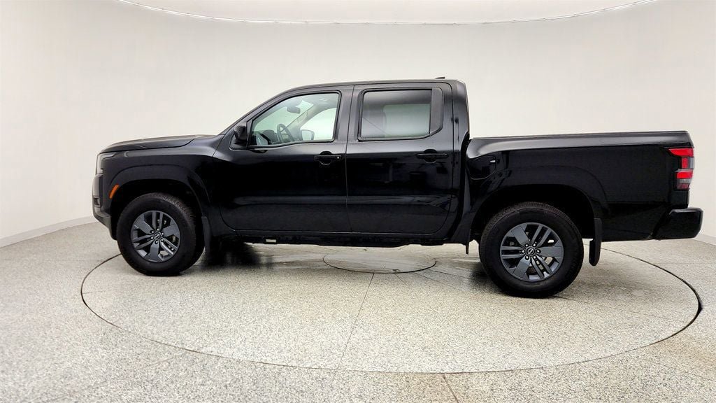 Used 2025 Nissan Frontier SV image 8